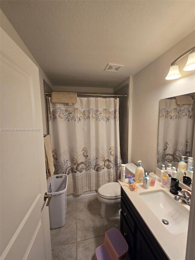 Building Photo - 392 NW 11th Ct