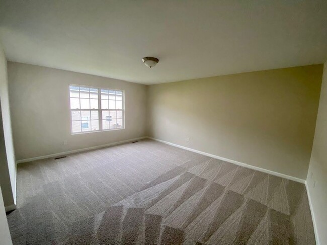 Building Photo - Charming 3 Bedroom 2.5 Bath townhome in Po...