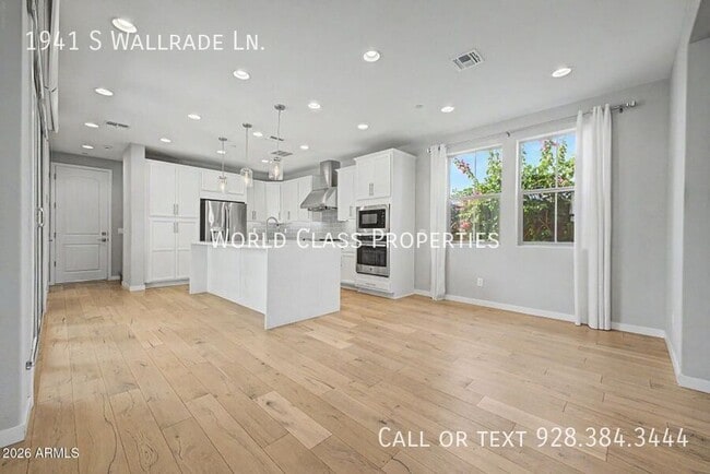 Building Photo - 1941 S Wallrade Ln