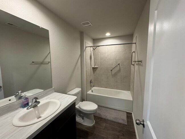 Building Photo - 2407 Poplar Copse Ct