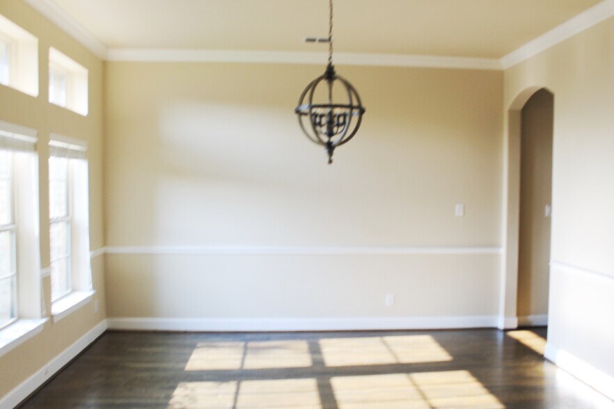 Building Photo - 508 Hidden Meadow Dr
