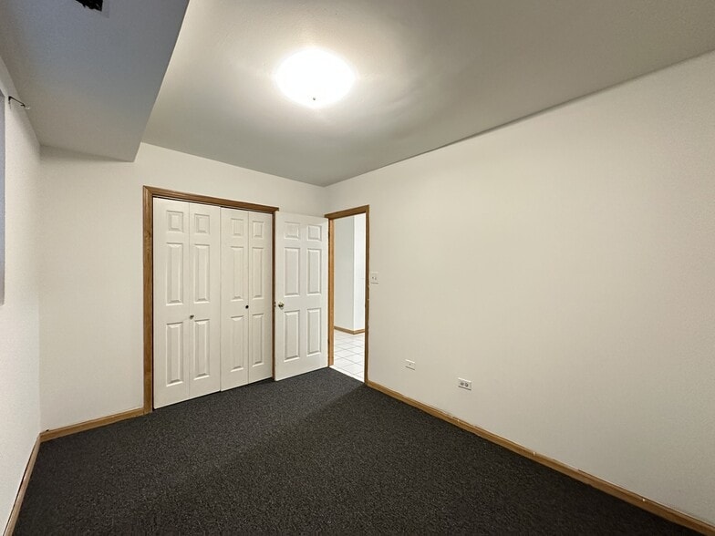 Building Photo - 918 N Paulina St