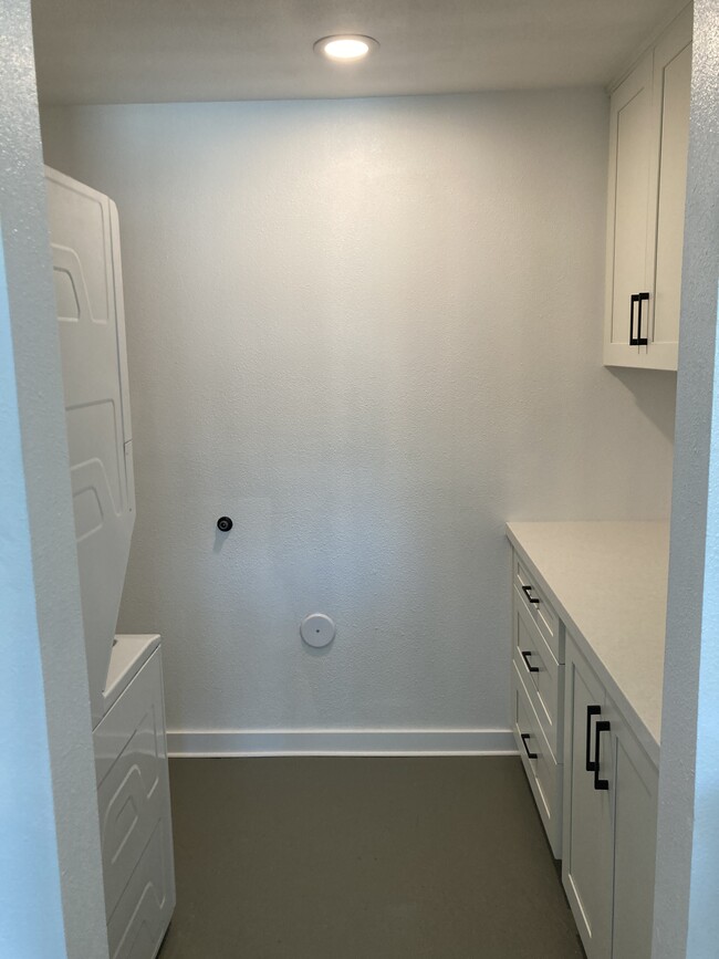 Building Photo - 3514 Hacienda Dr