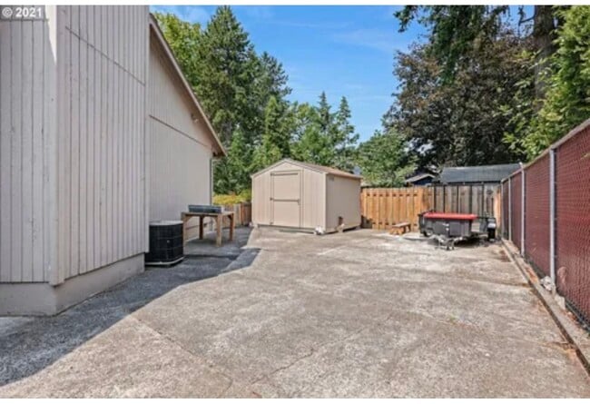 Building Photo - 19315 SW Oak St