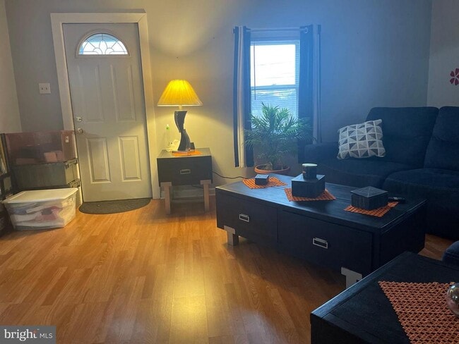 Building Photo - 695 W Kings Hwy