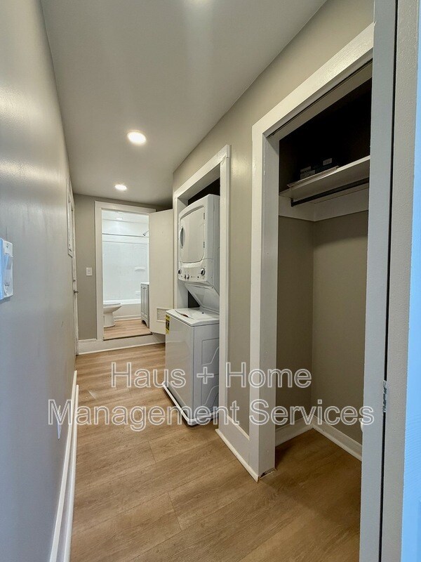 Building Photo - 906 Penn Ave