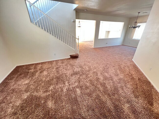 Building Photo - 4 Bedroom home with large lot