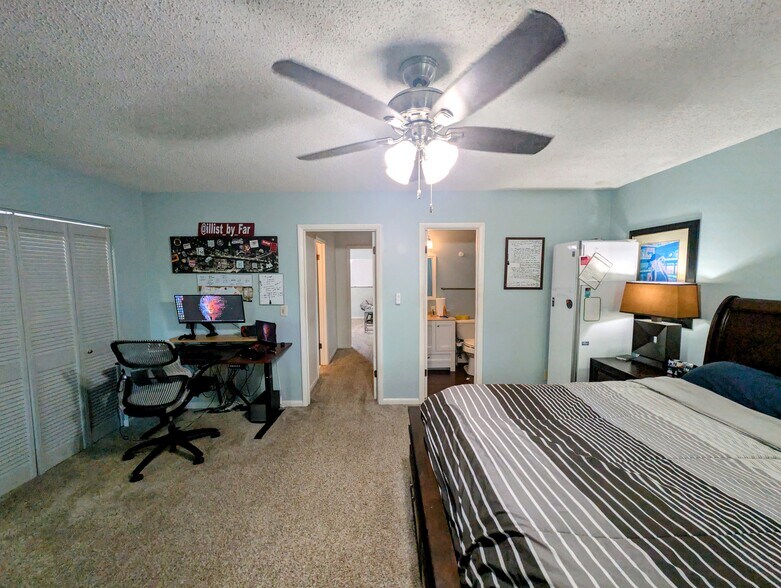 Primary Bedroom - 42 Briarglen Pl