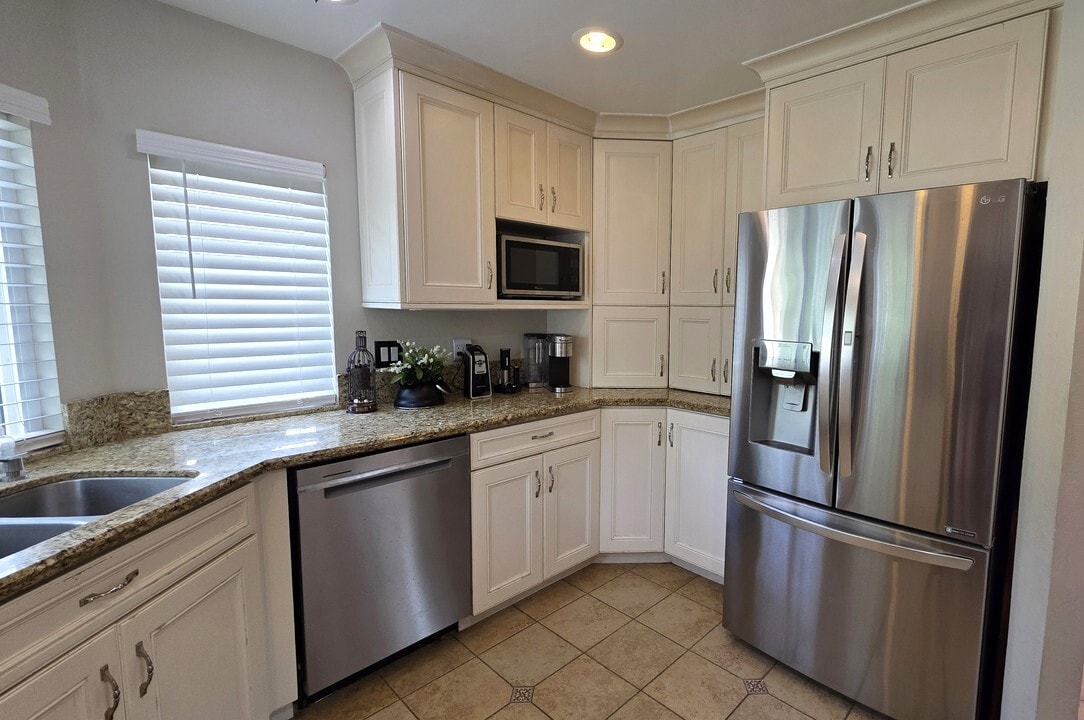 Building Photo - 21705 Cabrosa