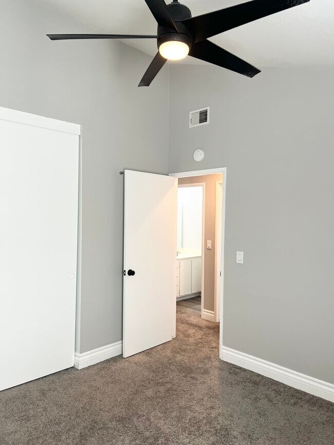 Building Photo - 4 Bed/ 3 Bath Yorba Linda Home with 2 Car Garage