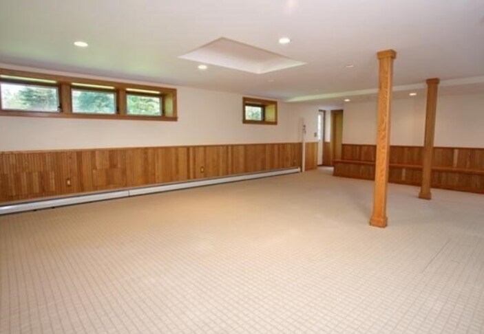 Building Photo - 350 College Rd