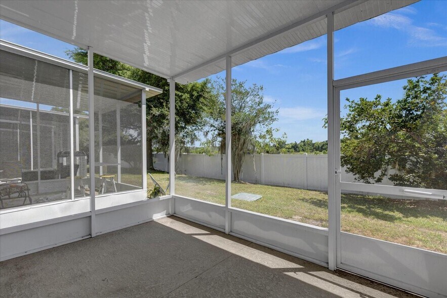 Building Photo - 4500 SW 52nd Cir
