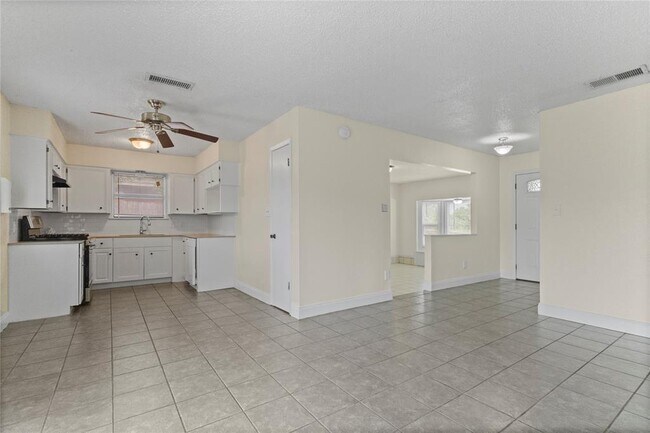 Building Photo - 601 Rucker St