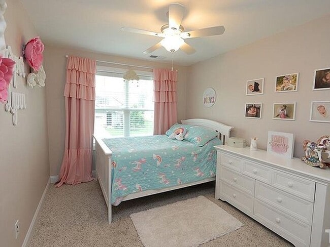 Building Photo - Great home in desirable neighborhood! Washer/Dryer Included!