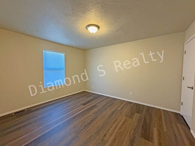 Building Photo - **MOVE IN SPECIAL!** Brand New Build - Conveniently Located near National and Kearney