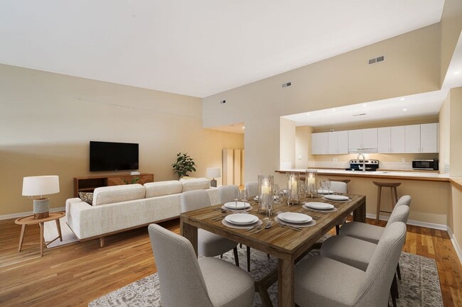 Building Photo - Stylish Studio Condo in Downtown Asheville – Rare Top-Floor Find