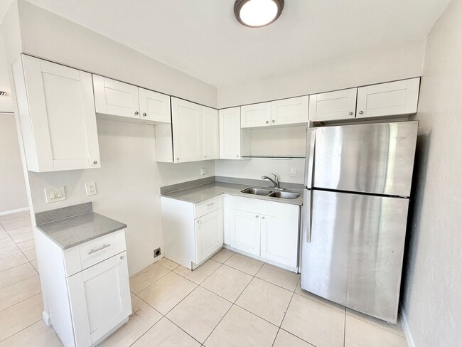 Building Photo - PIKUS (1931 Sunshine Blvd)