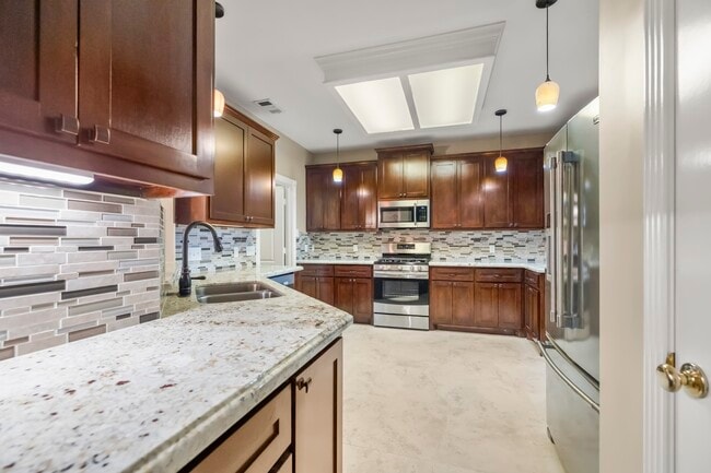 Building Photo - 6830 Jasmine Pl