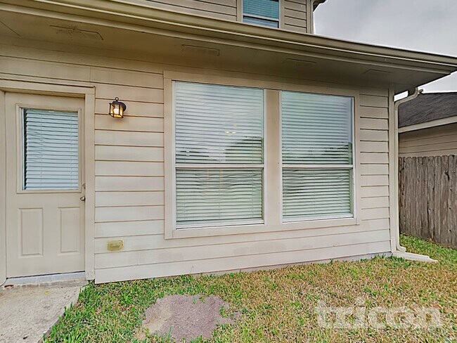 Building Photo - 21147 Sprouse Cir