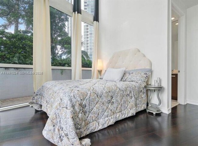 Building Photo - 18101 Collins Ave