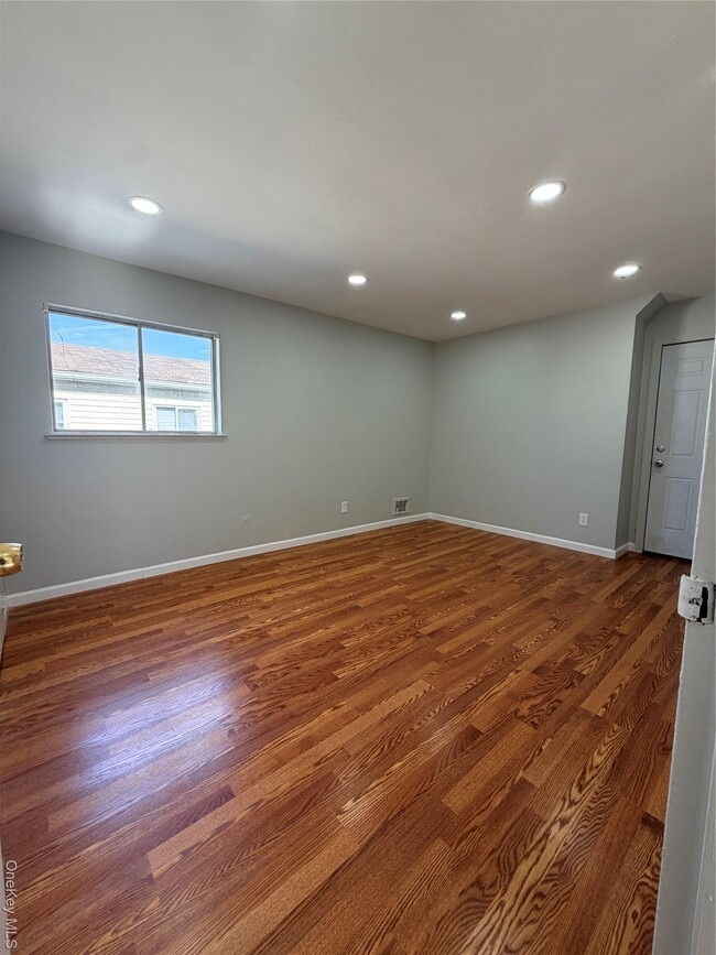 Building Photo - 153-16 110th Rd