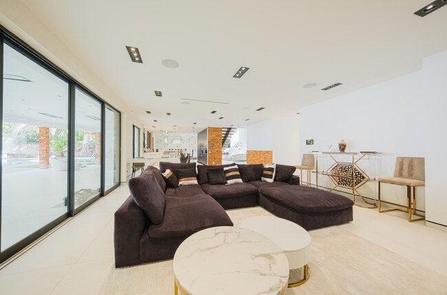 Building Photo - 25879 Chalmers Pl