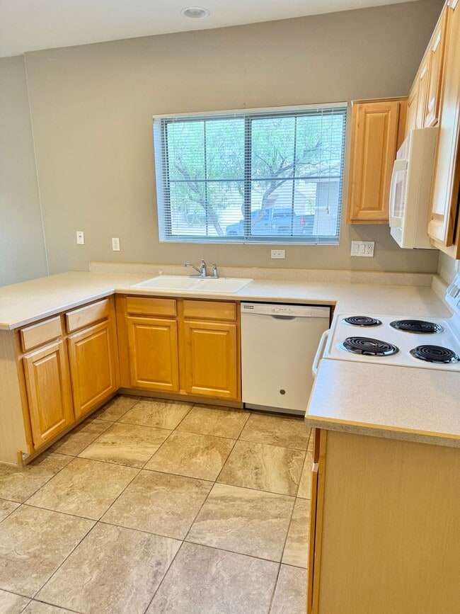 Building Photo - 40228 N Patriot Way