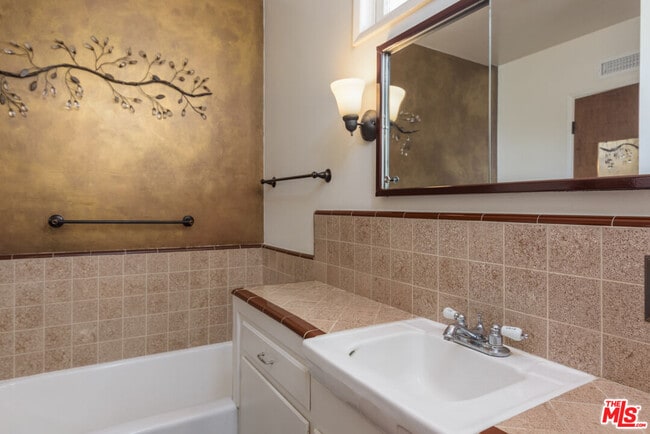 Building Photo - 15111 Marlin Pl