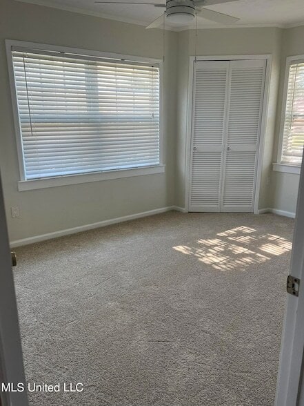 Building Photo - 285 Venetian Gardens