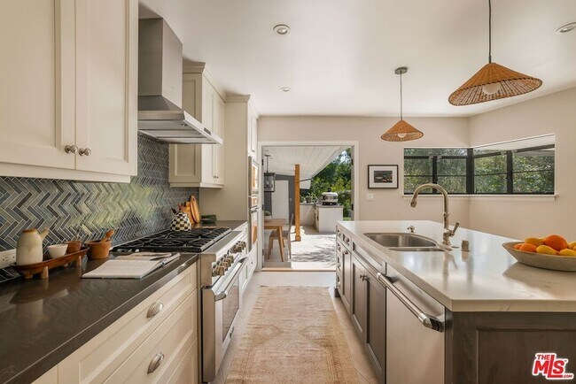 Building Photo - 11349 Canton Dr