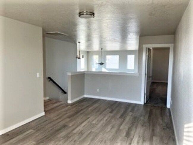 Building Photo - Great 4 bed 2.5 bath home with 2600 sq ft!  Kuna Home with lots of room just off N Ten Mile Rd an...