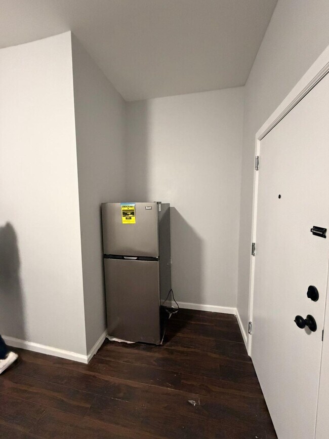 Building Photo - 906 Summit Ave