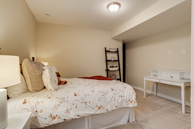 Building Photo - Large single family home in Central Park.