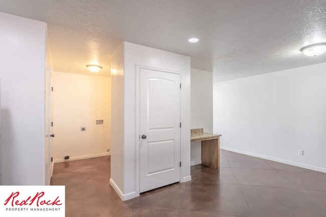 Building Photo - 2801 E 450 N