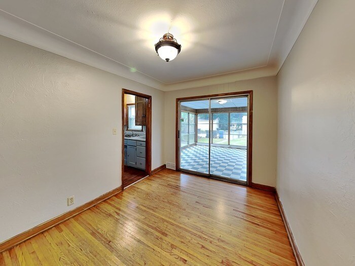 Building Photo - 3551 N Knox Ave