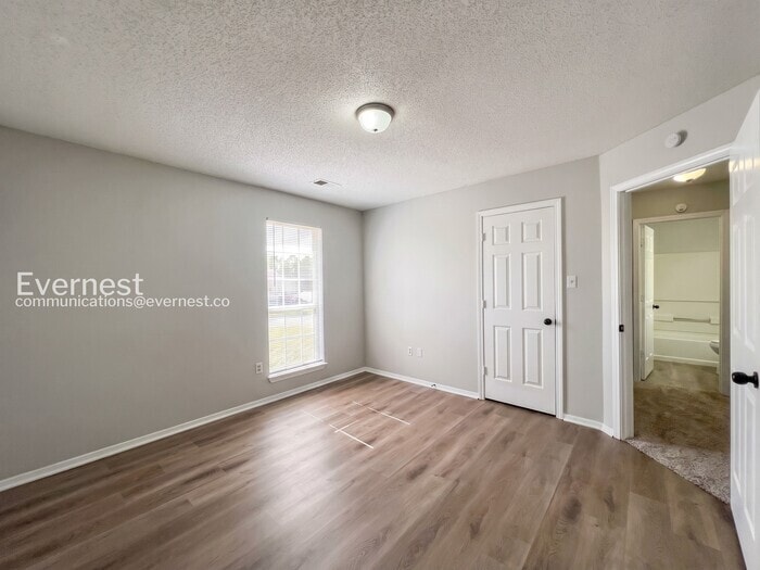 Building Photo - 1208 W E Ross Pkwy