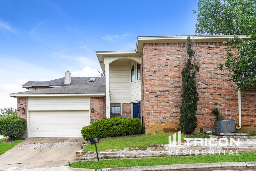 Primary Photo - 3000 Everest Dr