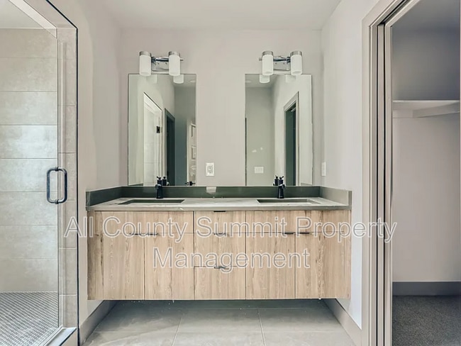 Building Photo - 1567 King St