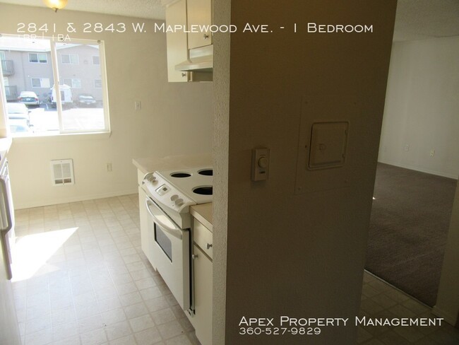 Building Photo - 2843-2843 W Maplewood Ave