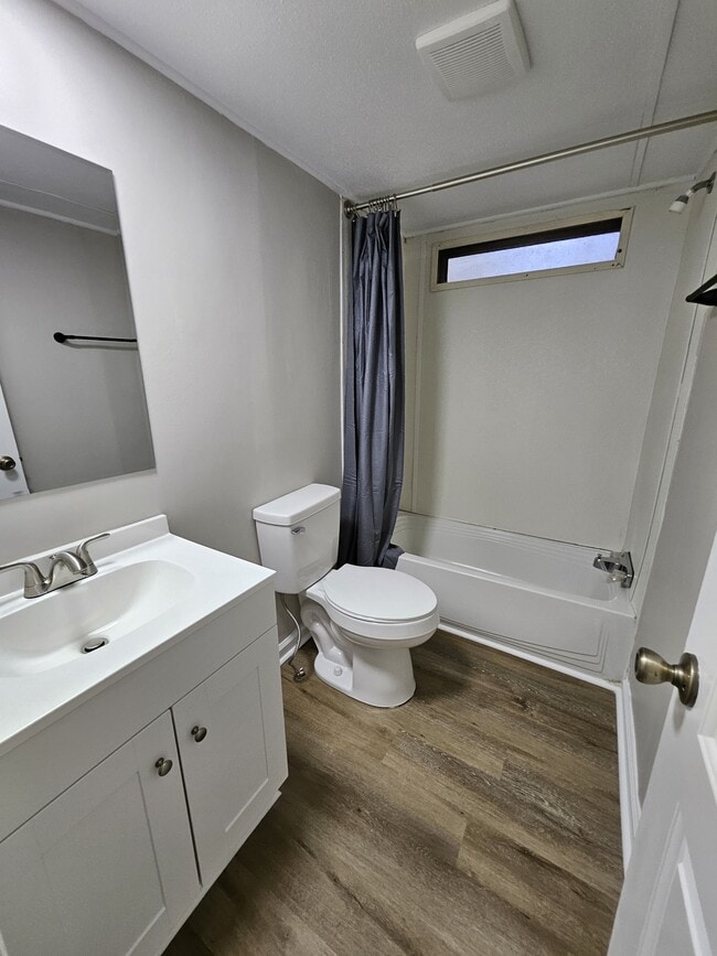 Building Photo - 118 Oakridge Dr