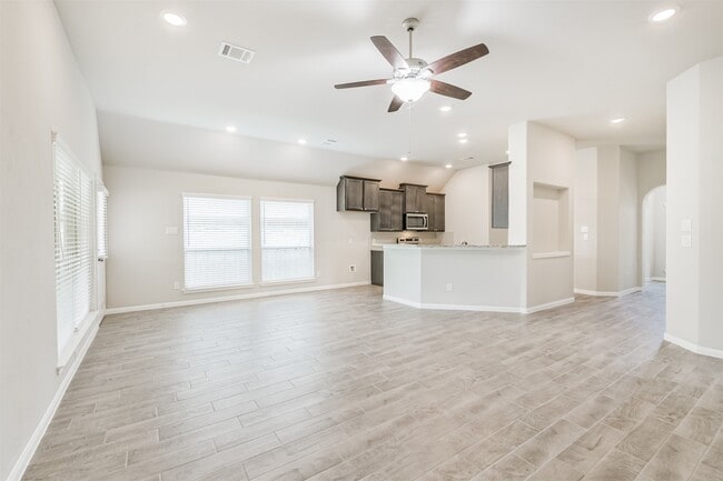 Building Photo - 419 Lazy Ln