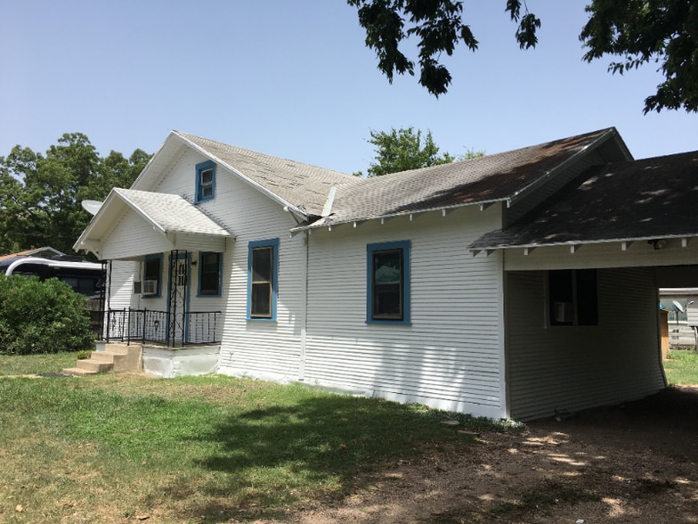 Building Photo - 707 N Lamar Ave