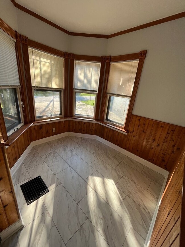 Building Photo - 4131 W Lake Rd