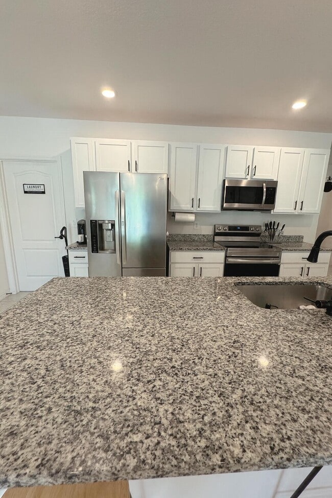 Building Photo - 1963 SW Import Dr