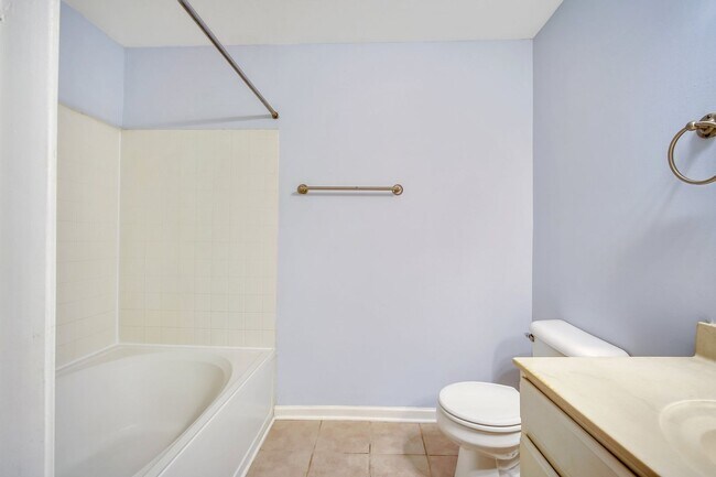 Building Photo - Stylish Condo On Hilton Head Island – Available Now!