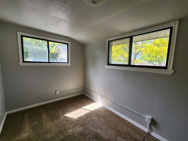 Building Photo - Poplar Grove 3 bd. House! Pets ok! Love the yard!