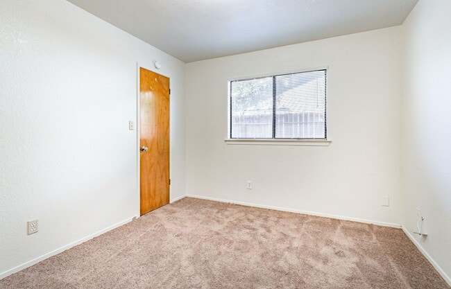 Building Photo - Clovis Home for Rent