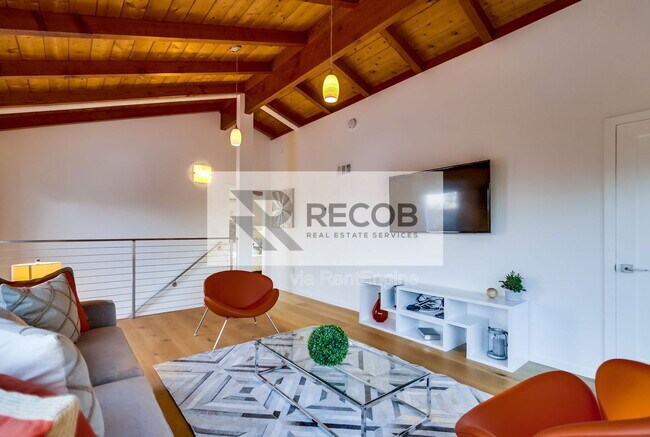 Building Photo - 2641 Curlew St