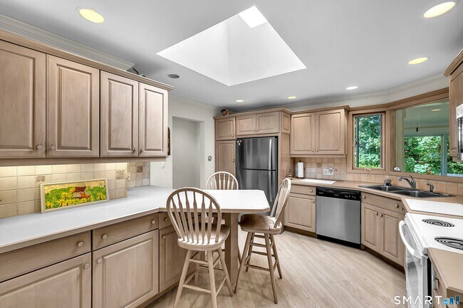 Building Photo - 71 Beach Ave