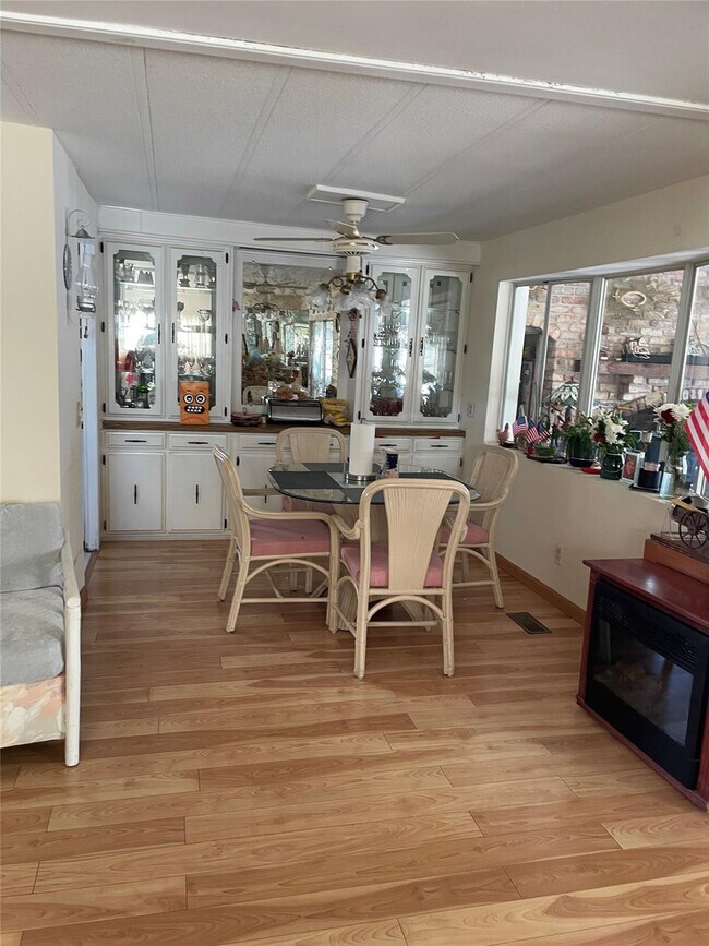 Building Photo - 5724 Lagoon Dr